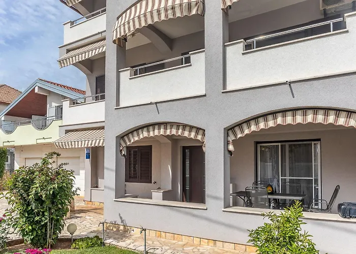 Apartment Marinko, No 2 *